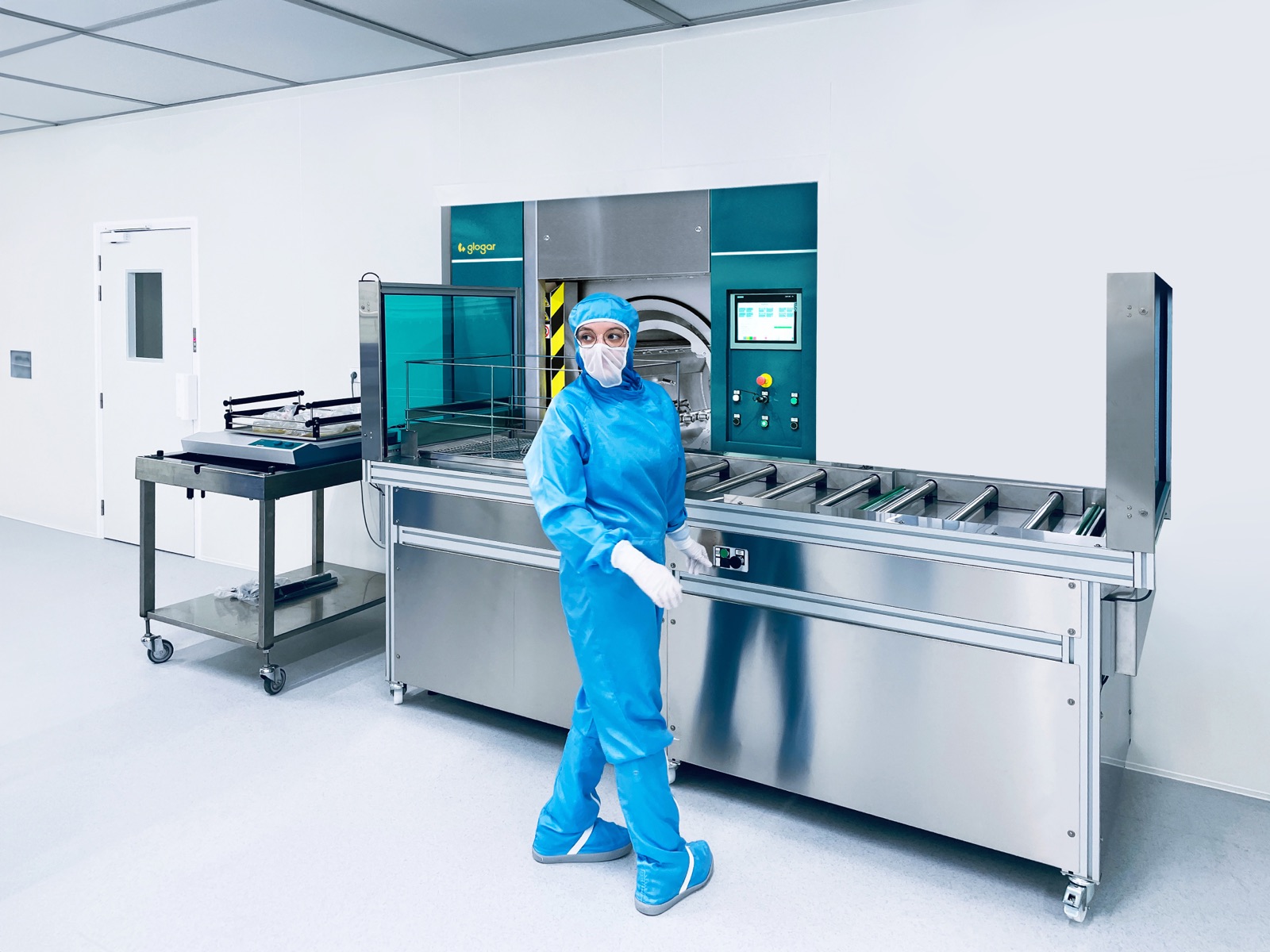 Reinraum-Montage einer Novatec Anlage für Halbleiter-Reinigung